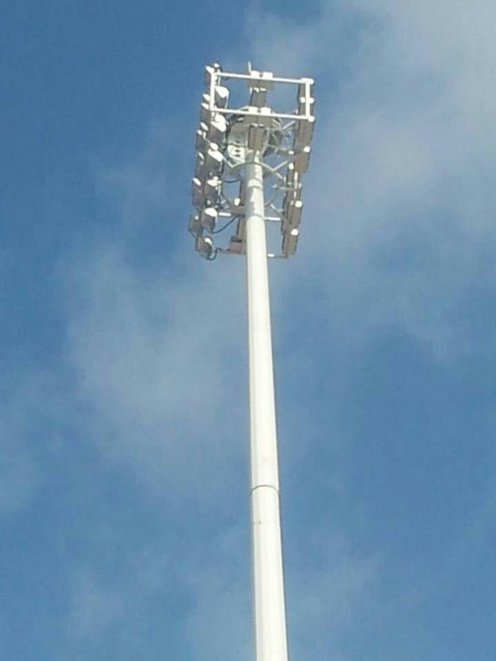 Professional 20m 1000W High Pressure Sodium High Mast Lighting for Football Pitch