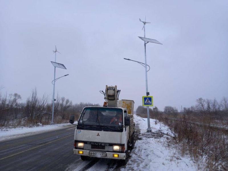 400W Wind Turbine Solar Street Lights with 10meters Pole