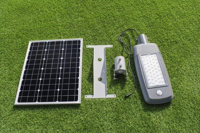 Factory Price 40W Solar Powered LED Street Light for Outdoor