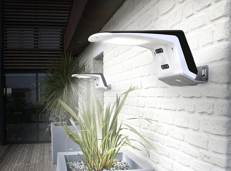 Design Garden LED Solar Wall Light with PIR Motion Sensor