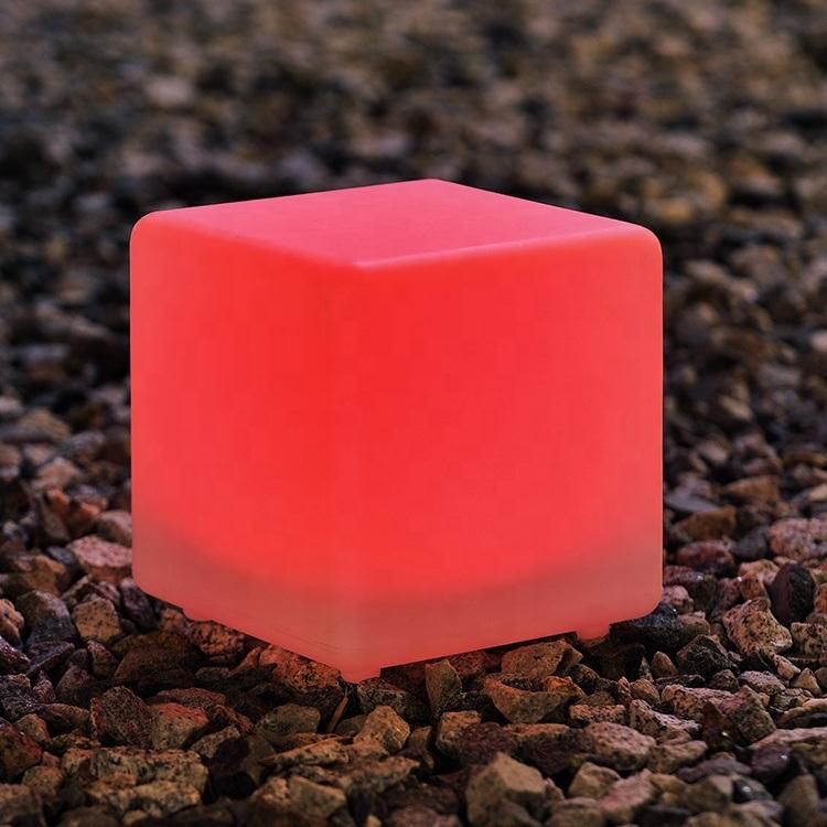 30cm PE Plastic Waterproof IP67 Solar LED Cube Light Solar Charging RGB Light with Remote Control