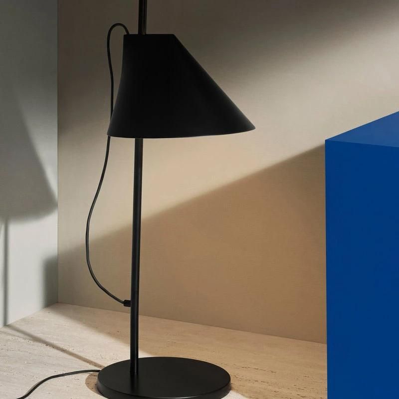2022 Dimmer Black Triangle Desk Lamps Bed Side Table Lamp Cordless with Touch Brightness Dimming