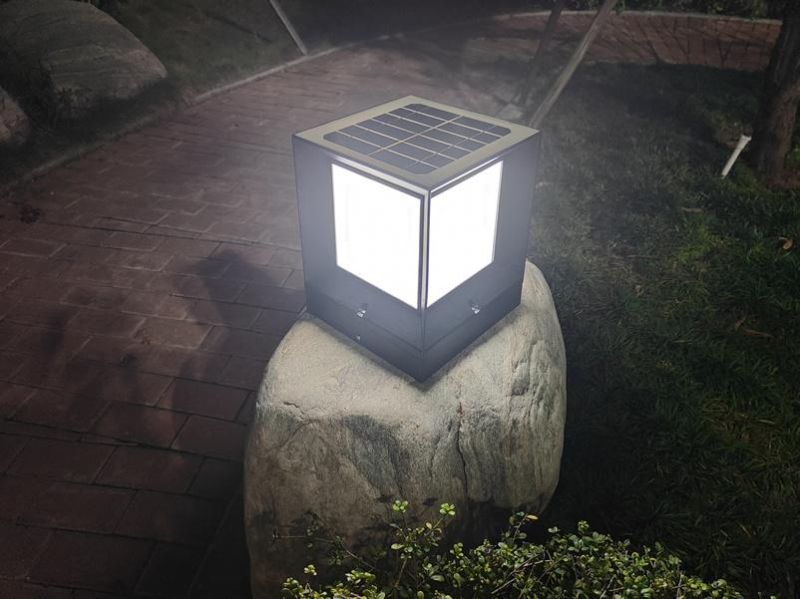 Wholesale LED Solar Light Square Style Garden Gate Lighting Outdoor Solar Pillar Light with LED Light