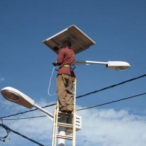 12V, 24V Hot Sell Outdoor LED Solar Street Light with Post