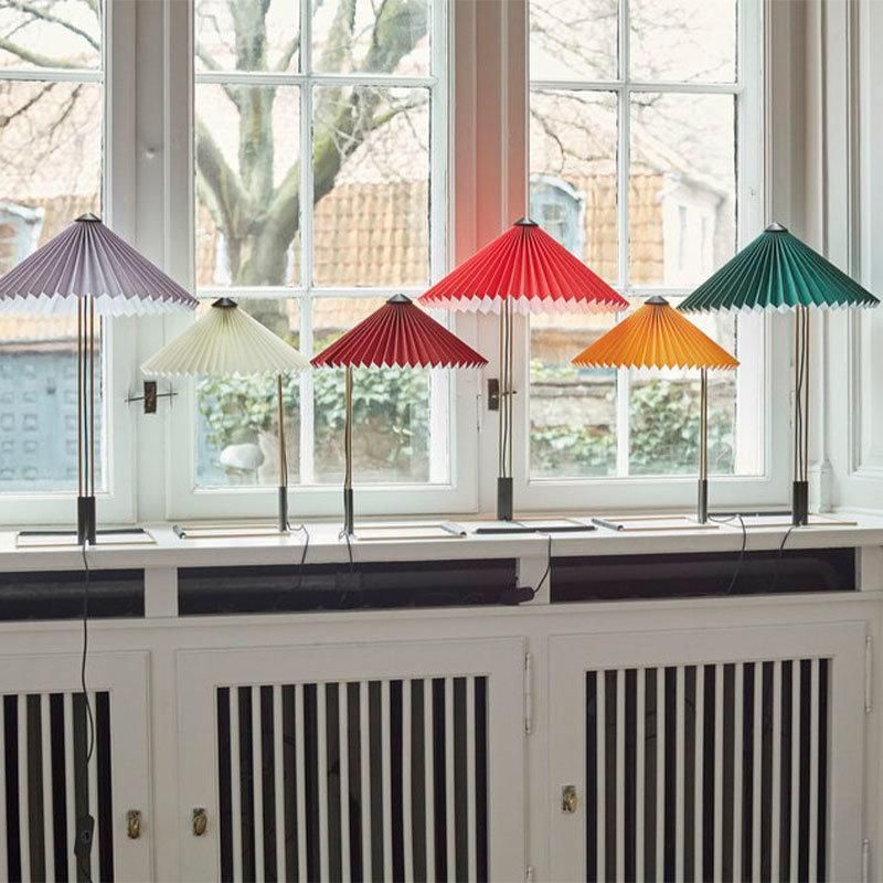 2022 French Retro Bedroom Bedside Lamp Fabric Pleated All Solid Wood Design Pull Switch Medieval Study Living Room Table Lamps