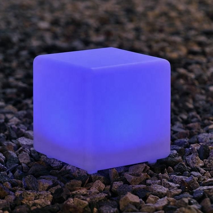 30cm PE Plastic Waterproof IP67 Solar LED Cube Light Solar Charging RGB Light with Remote Control