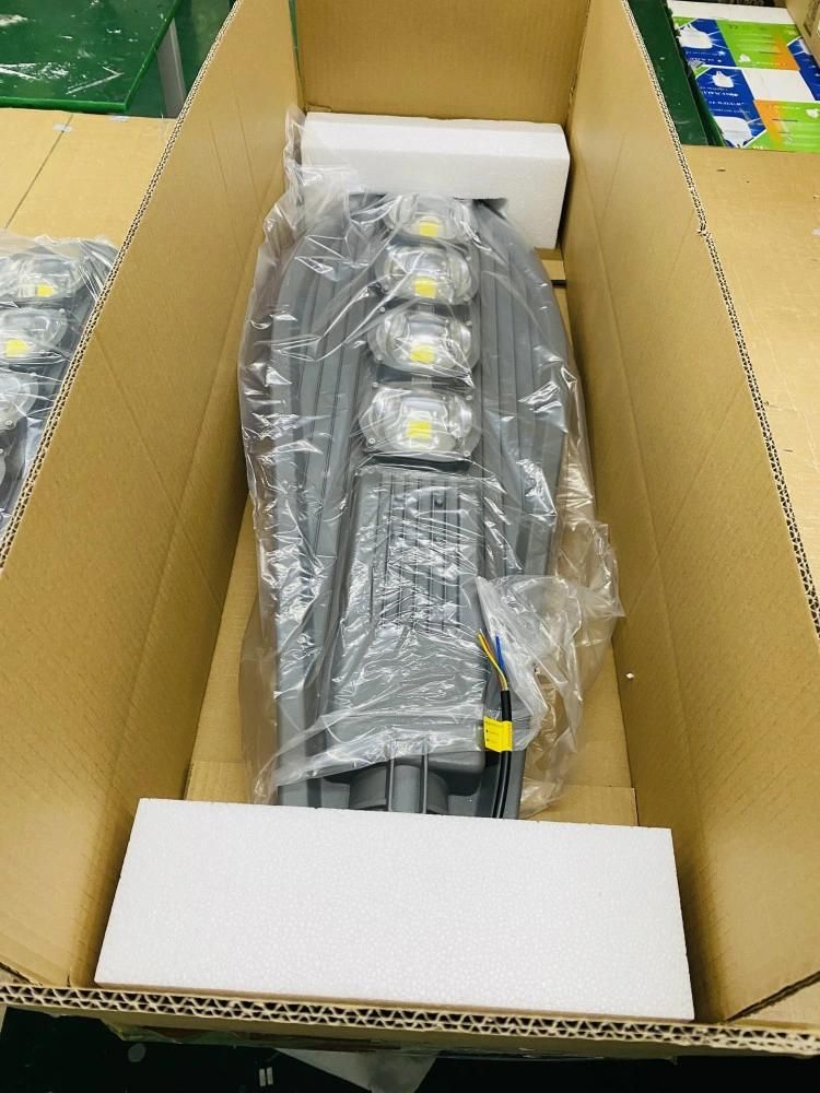 3000-6500K 90-100lm/W Withstand Voltage 1500V 200W LED Street Outdoor Lamp
