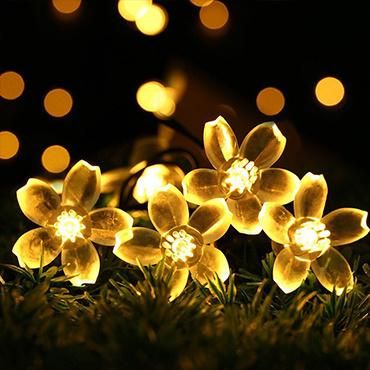 China Manufacturer Flower Shape Colorful Christmas Decoration Light Solar Panel LED String Light