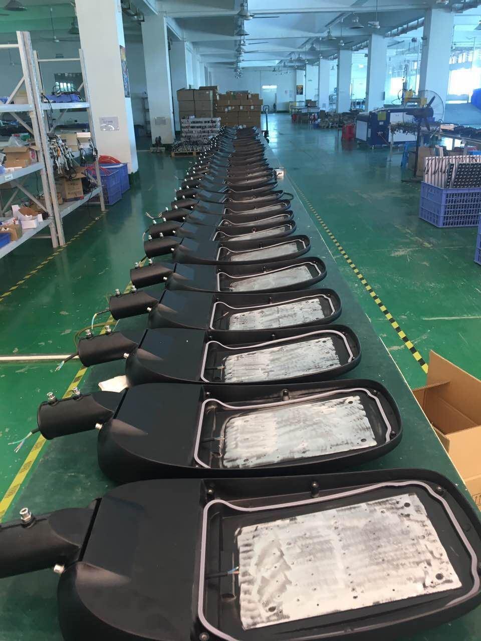 100W 120W 150W 180W Outdoor Adjustable LED Street Light, Cheap LED Street Light Solar LED Street Lamp with Ce& RoHS Approval