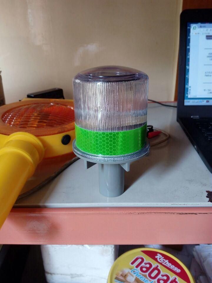 Red Blue LED Solar Flash Warning Beacon Light